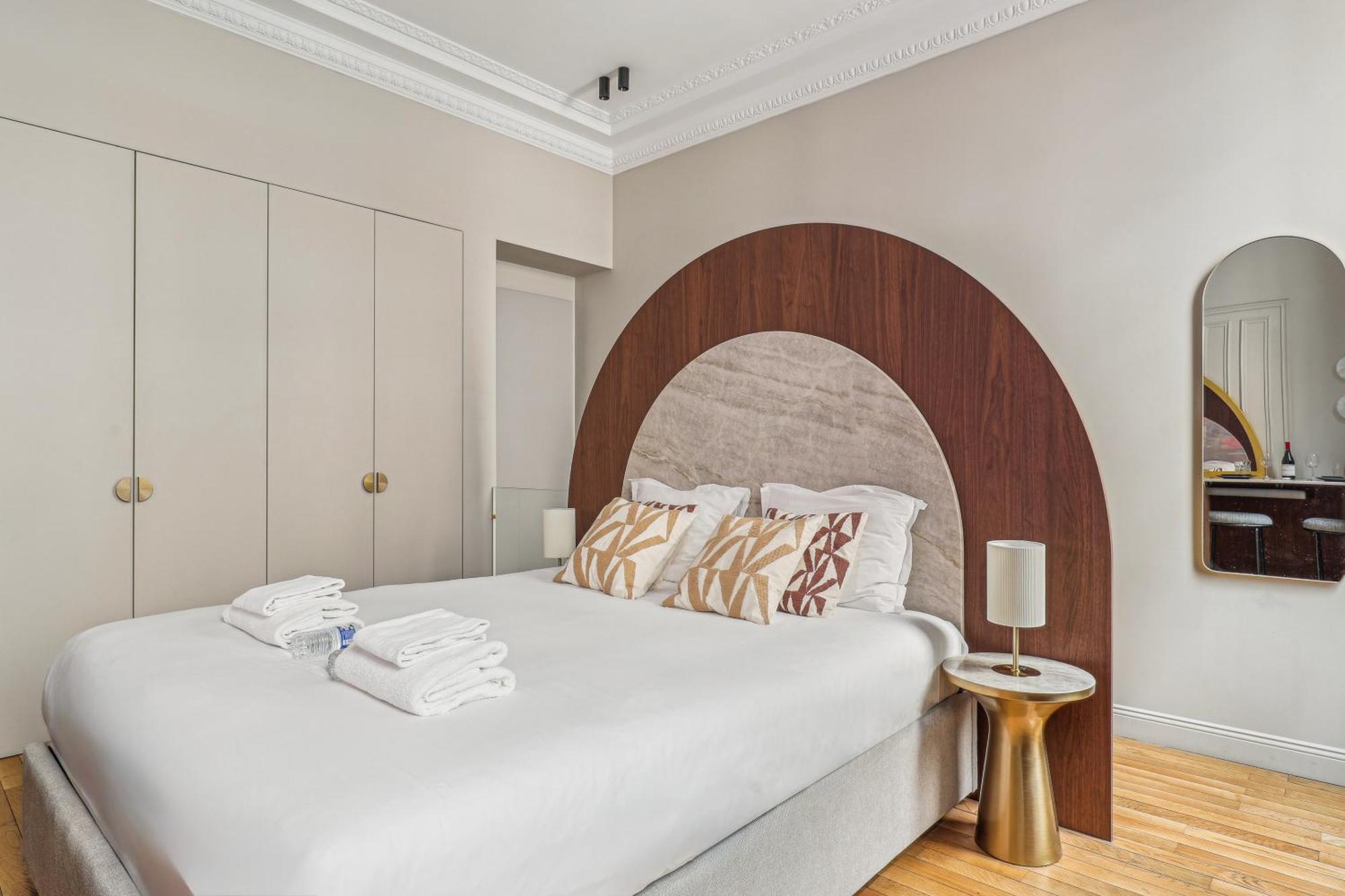Modern - 2p - Parc Monceau Apartment Paris